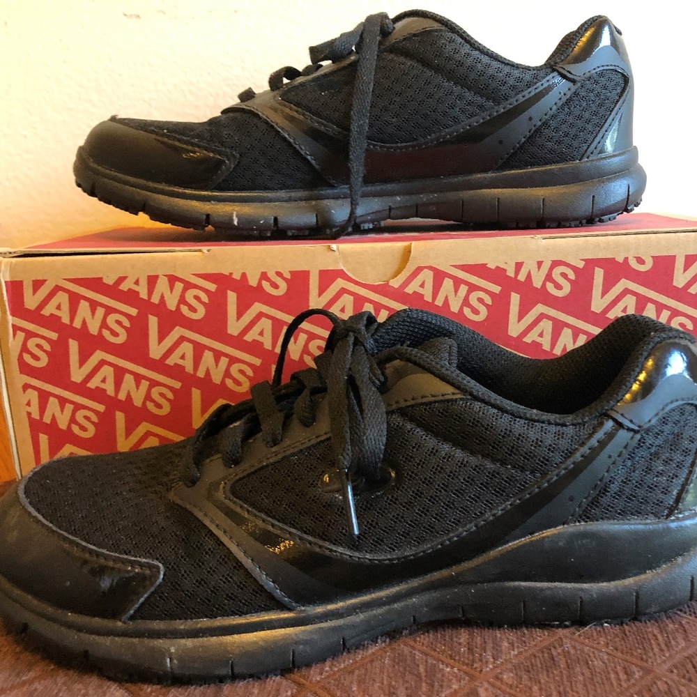 Non-slip sneakers